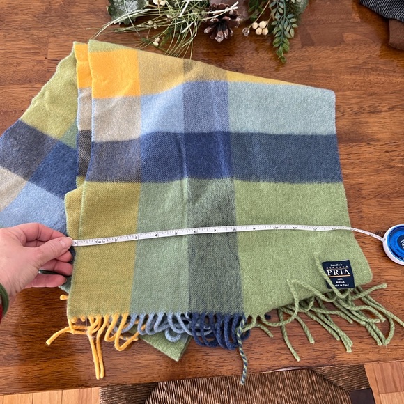 Pria Wool Scarf - Picture 4 of 4